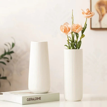 Creative White Ceramic Vase – Elegant Décor for Modern Living Spaces