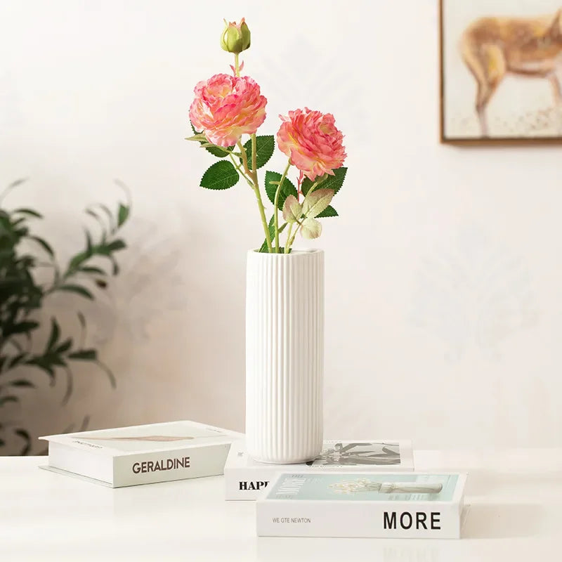 Creative White Ceramic Vase – Elegant Décor for Modern Living Spaces